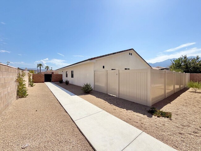 Building Photo - 68162-68162 Modalo Rd