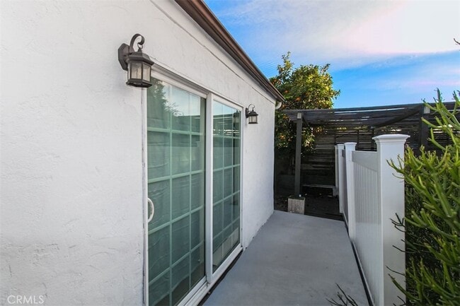 Building Photo - 6059 Vantage Ave