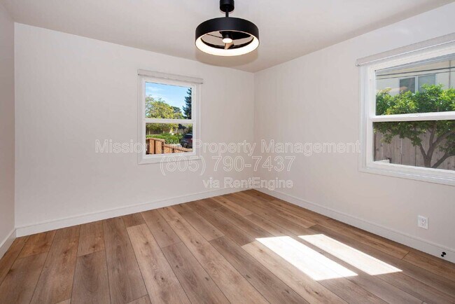 Building Photo - 337 E Calle Laureles