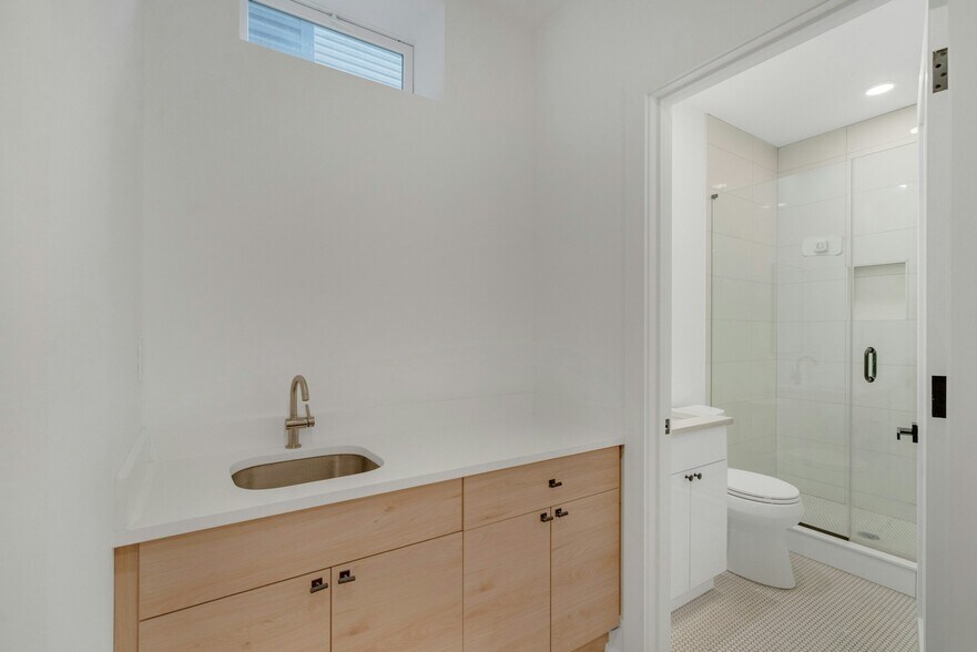 Building Photo - 71 Mission St