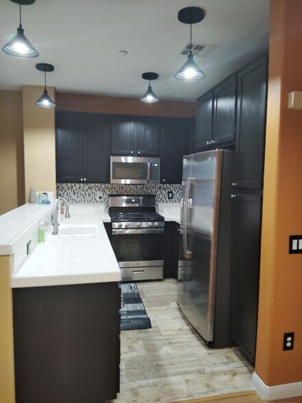 Building Photo - 2727 Hazelnut Ct