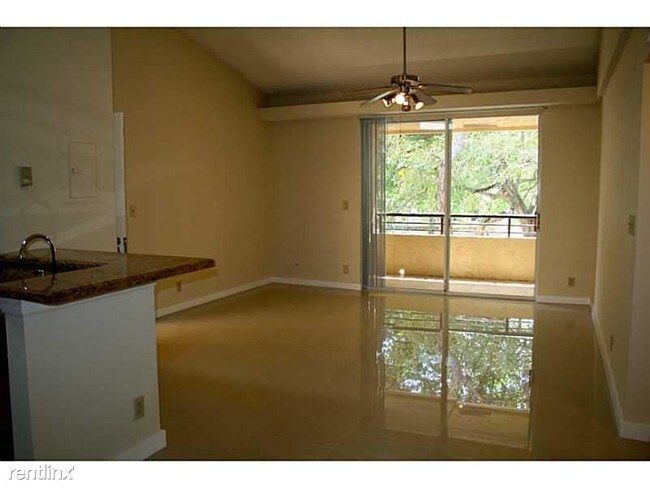 Building Photo - 1 br, 1 bath Condo - 641 Lyons Rd