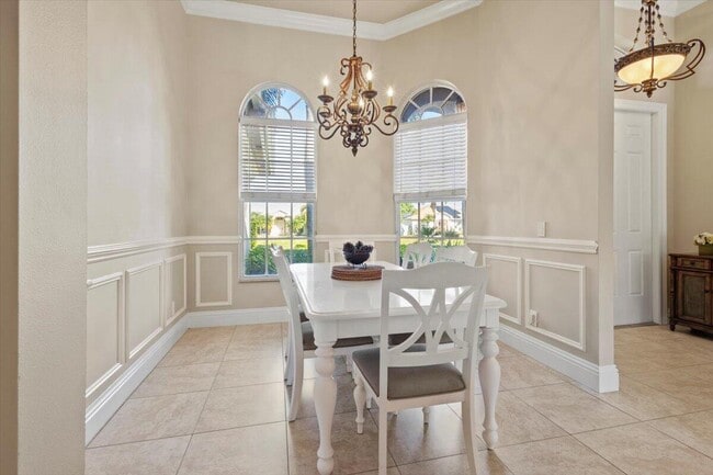 Building Photo - 5829 NW Zenith Dr