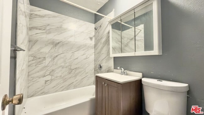 Building Photo - 837 S Ardmore Ave