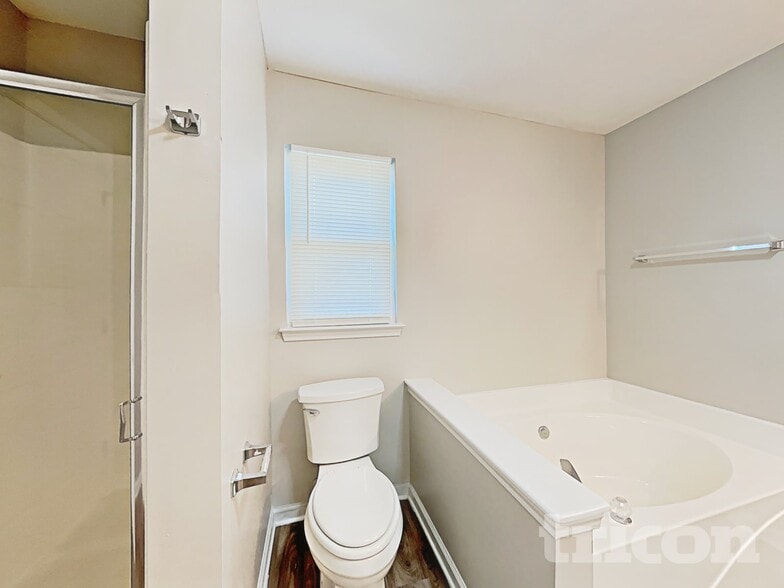 Building Photo - 143 Markham Dr