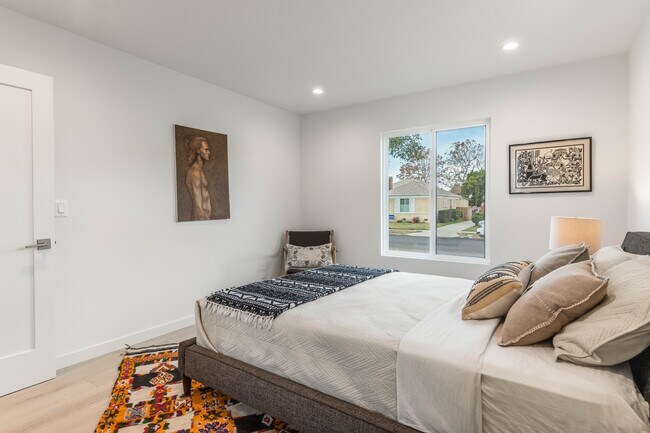 Building Photo - 3840 Somerset Dr