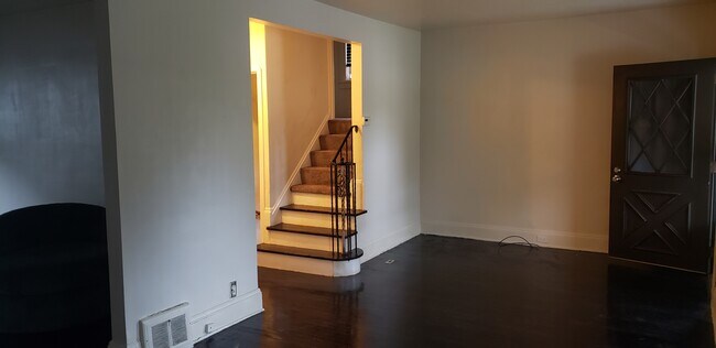 Front Room - 2005 Goodnor Rd