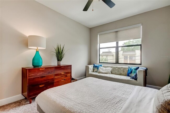 Building Photo - 204 N Manhattan Ave