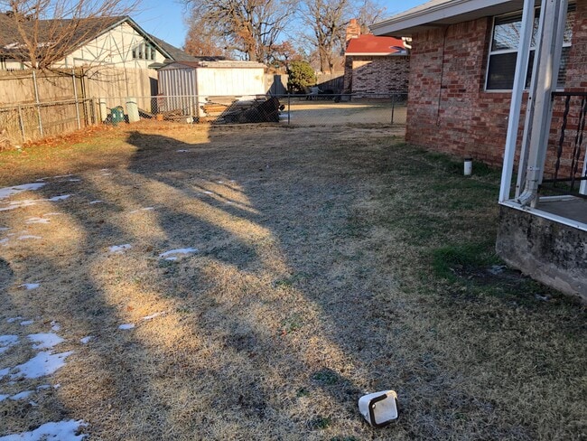 Building Photo - 2703 Del Casa Cir