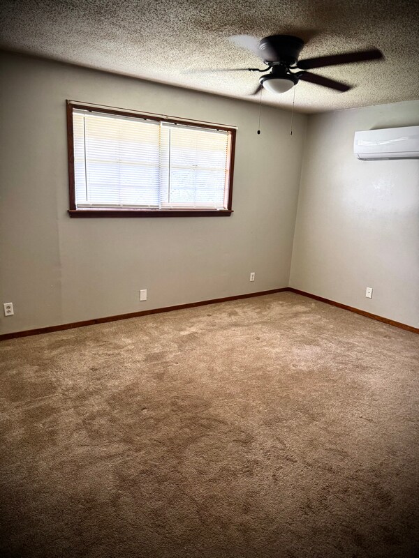 Building Photo - 406 S Hubbard Ave.