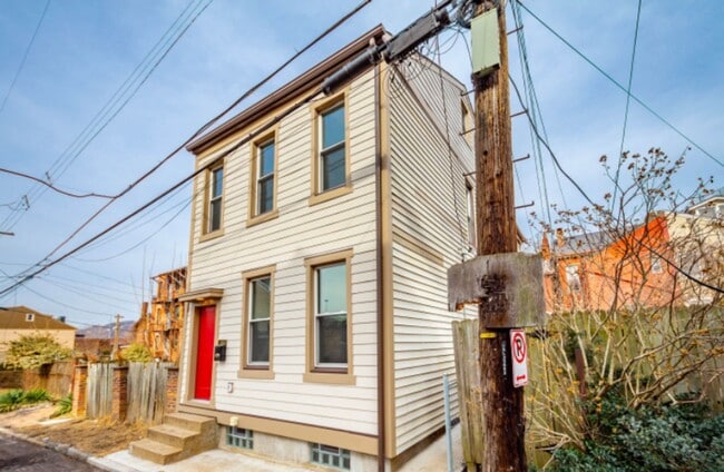Building Photo - 3 Bedroom 1.5 Bath - Pittsburgh