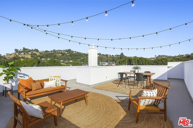 Building Photo - 3286 N Canary Way