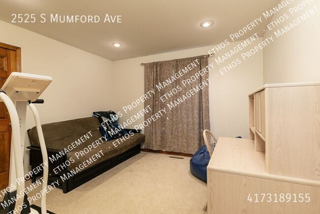 Building Photo - 2525 S Mumford Ave