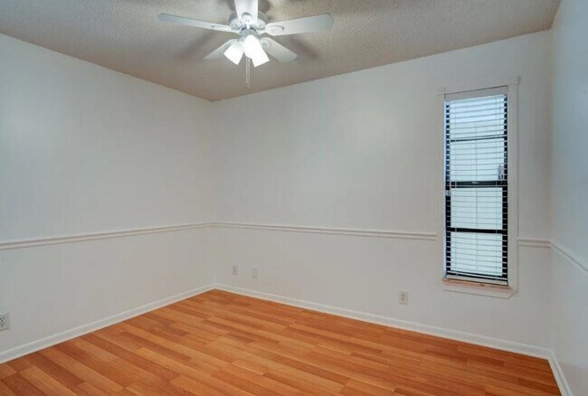 Building Photo - 3/2 POOL home in Harbor Estates Stuart--No HOA & Lots of Parking!