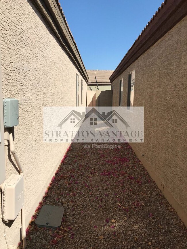 Building Photo - 2643 S 84th Gln