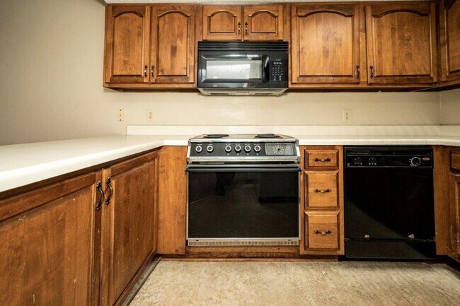 Building Photo - Deerfield Condominiums