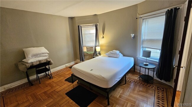 Building Photo - 419 Richmond Ave