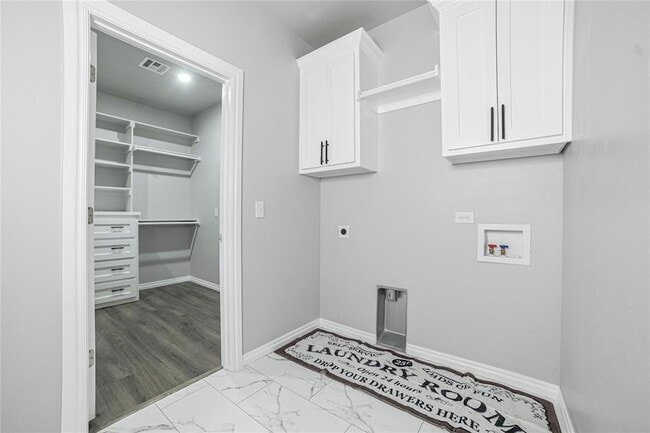 Building Photo - 4715 White Tail Ct