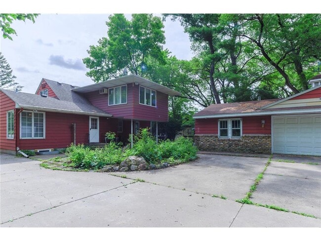 Building Photo - 11020 W River Rd