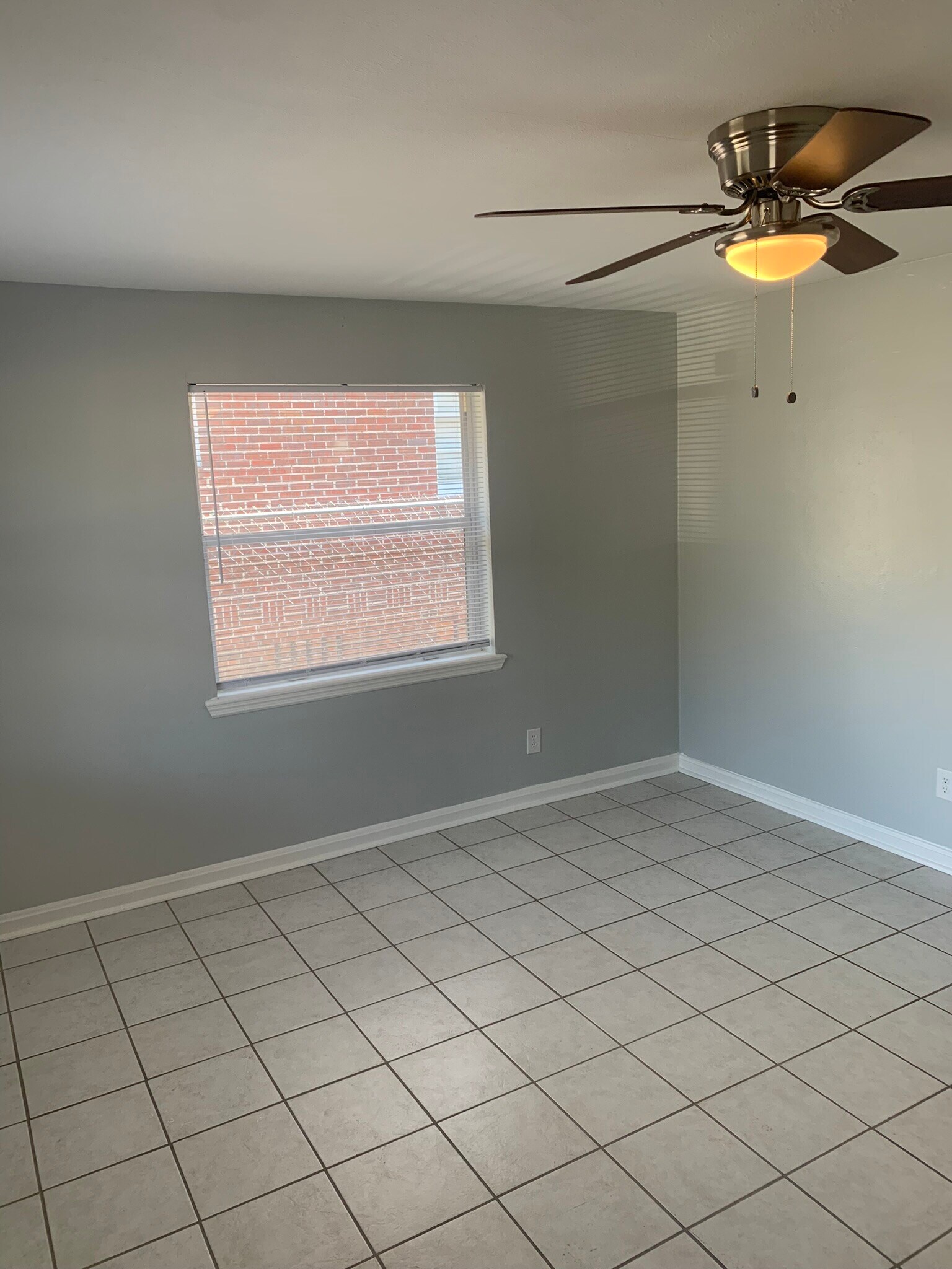 Building Photo - 2554 Ernest St