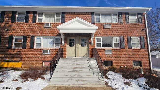 Building Photo - 201 Vail St