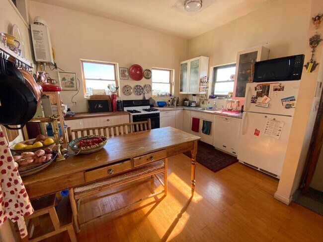 Building Photo - 62 Degraw St