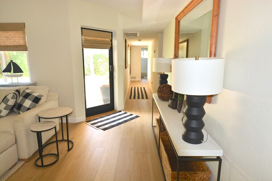 Entry - 4815 3rd Ave NW