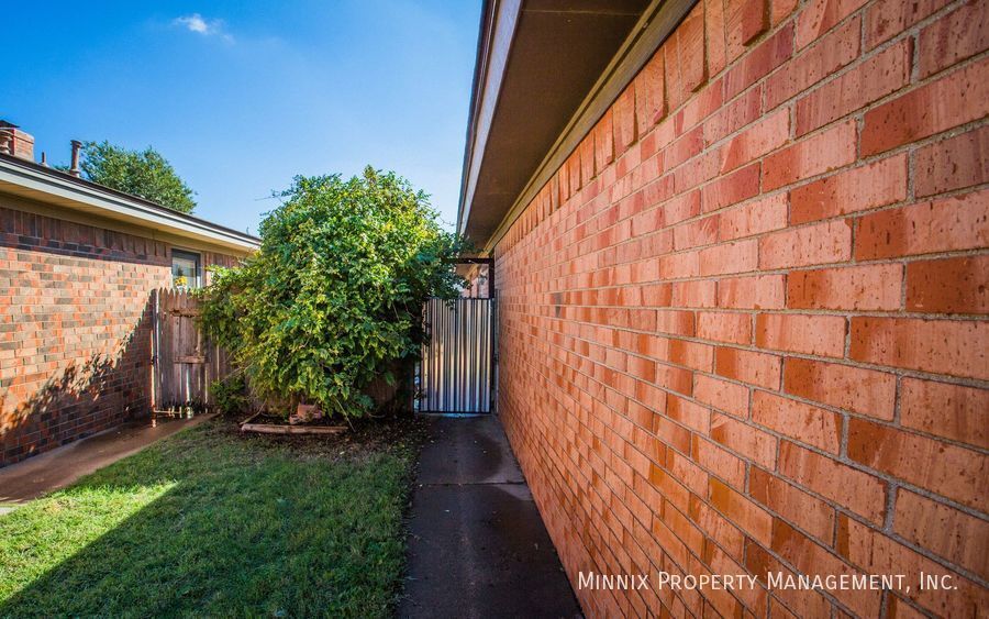 Building Photo - 7807 Ave X Ave