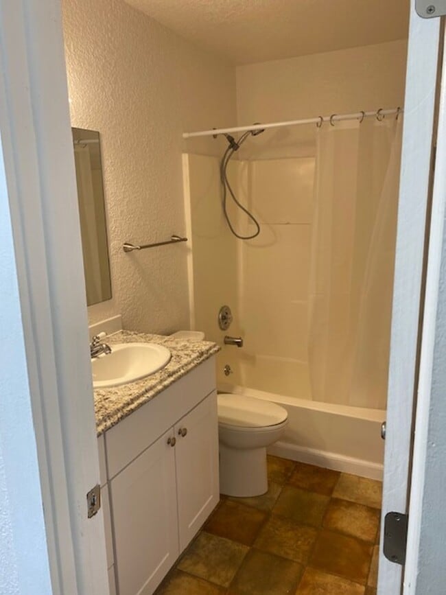 Building Photo - 145 Bohl Ave