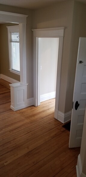 Building Photo - 1015 17th Ave N