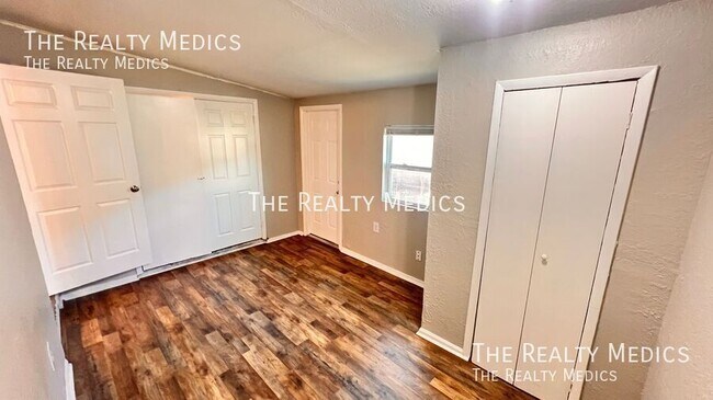 Building Photo - 854 Klondike Ave