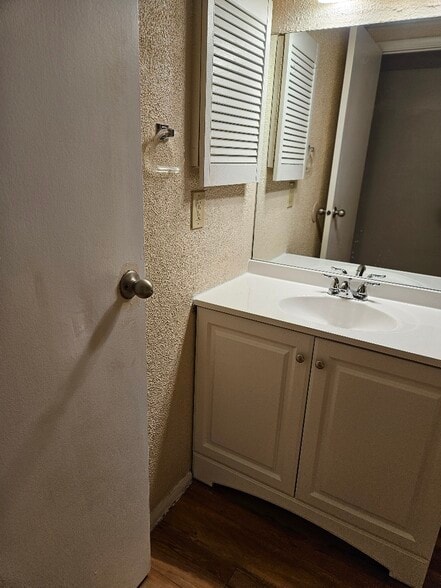 Building Photo - 129 Camphor Cir