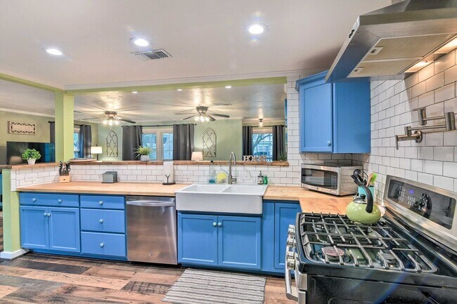 Building Photo - 3917 Avenue P 1/2