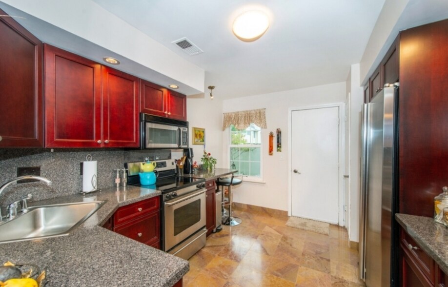 Building Photo - 34 Fieldstone Rd