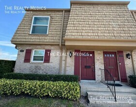 Building Photo - Available NOW! Charming 2-Bedroom Condo in...