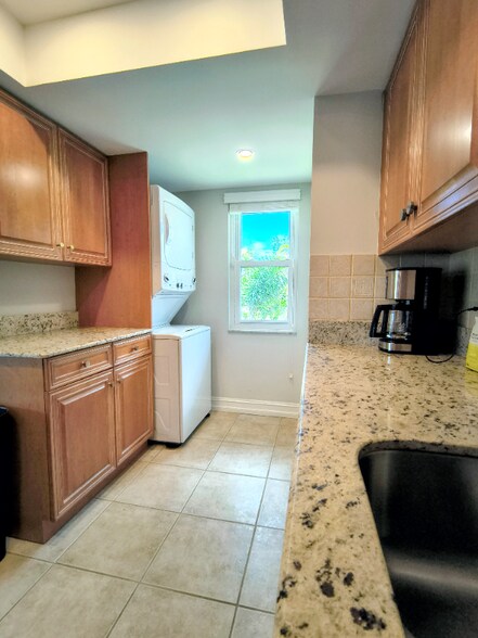 Building Photo - 1155 Sandpiper St
