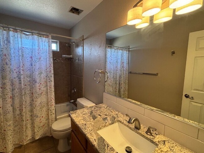 Building Photo - 3 Bedroom - 2 Bath Home