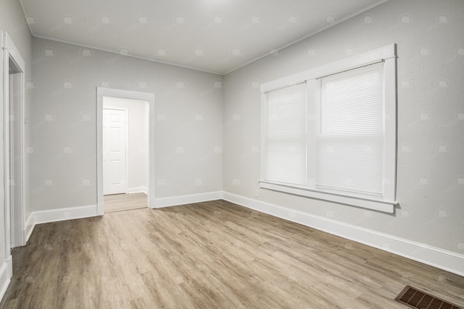Building Photo - Cozy and Charming Two-Bedroom House with M...