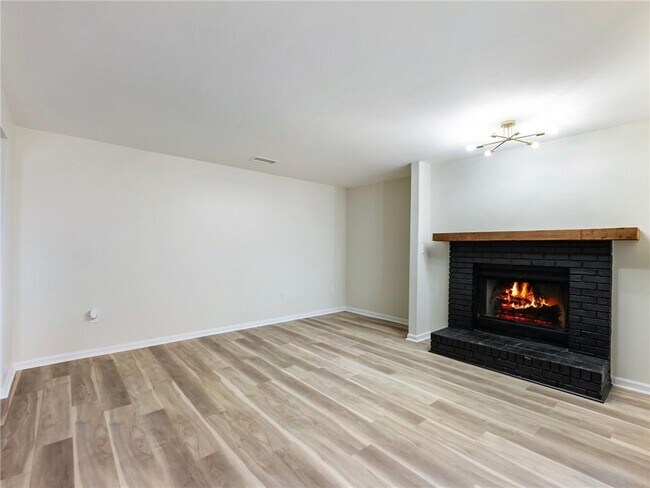 Building Photo - 605 Candler St