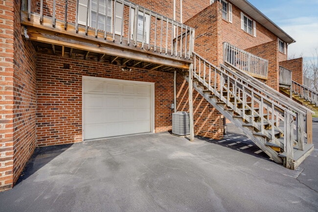 Rear view - 118 Lori Ann Dr