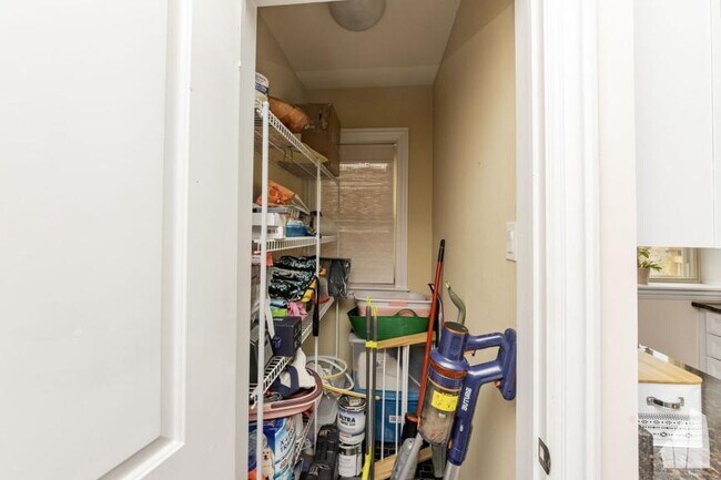 Building Photo - 2 bedroom in Chicago IL 60640