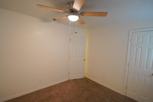 Building Photo - 702 Nassau St