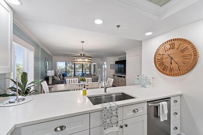 Building Photo - 275 Palm Ave