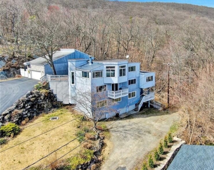 Building Photo - 21 Hemlock Hl