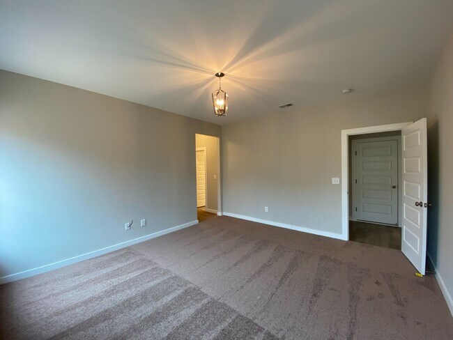 Building Photo - 65 Red Oak Ct