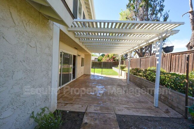 Building Photo - 2561 Exeter Ct