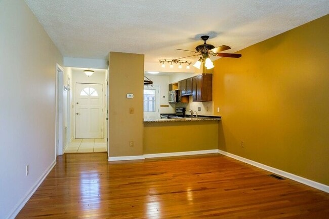 Building Photo - 137 Colony Dr