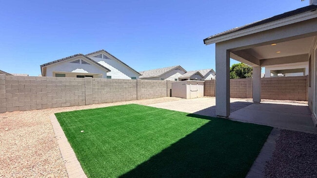 Building Photo - 612 Hazelnut Ln