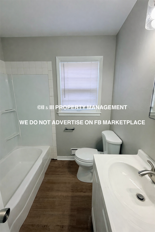 Building Photo - 315 W North Ave