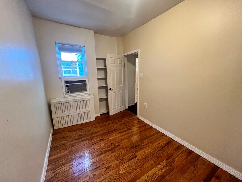 Building Photo - 2408 S Sartain St